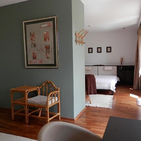 Csiki Apartman Budaors Phòng bức ảnh