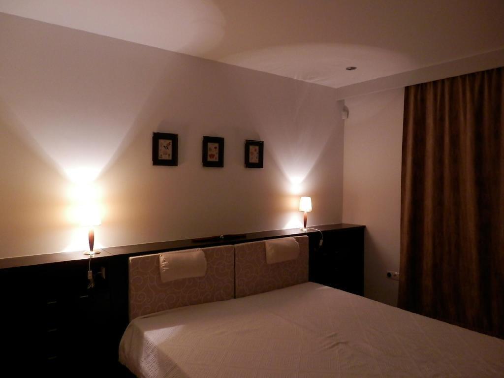 Csiki Apartman Budaors Phòng bức ảnh