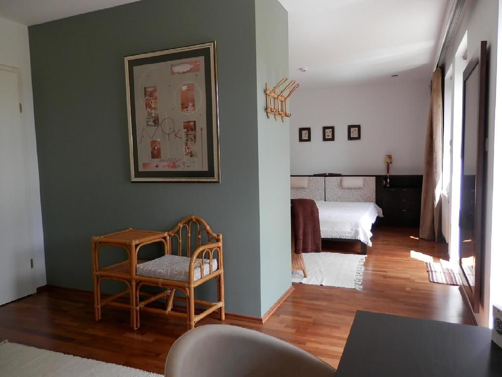 Csiki Apartman Budaors Phòng bức ảnh